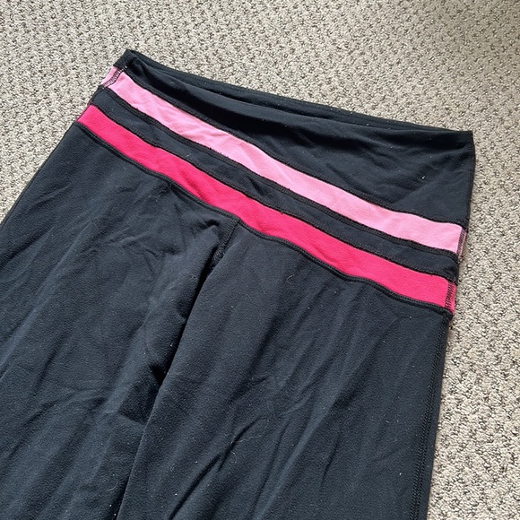 (4 for $50) Lululemon Yoga Pants 🖤🩷 - Picture 2 of 4